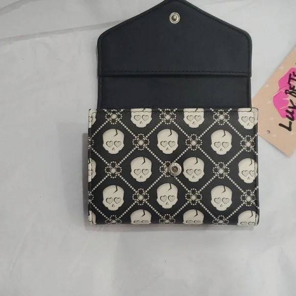 Betsey Johnson black white skull print heart shaped‎ closure lock trifold wallet - Picture 5 of 12